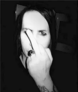 ๐ bc068f86 Marilyn Manson middle finger, offensive, music, singer, goth, celebrity whatsapp sticker