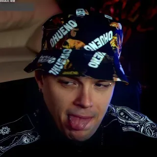 😜 42237c03 OHUENO pria, topi, lidah, wajah, potret telegram sticker