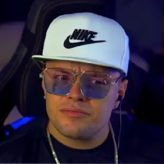 ❓ c035e5e9 NIKE pria, topi, kacamata hitam, potret, wajah, anting-anting, kalung telegram sticker