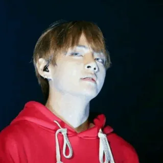 😡 26dfbc31 người, đàn ông, chân dung, áo hoodie đỏ, tai nghe, người Hàn Quốc, âm nhạc, ca sĩ telegram sticker