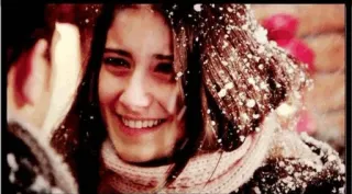 ❄️ 31c4c9af ผู้หญิง, หิมะ, ฤดูหนาว, ยิ้ม, ผู้คน telegram sticker