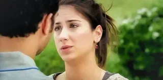 ❄️ ef47f8e8 ผู้หญิง, สบตา, ในร่ม, เด็กผู้หญิง, ผมสีน้ำตาลเข้ม telegram sticker