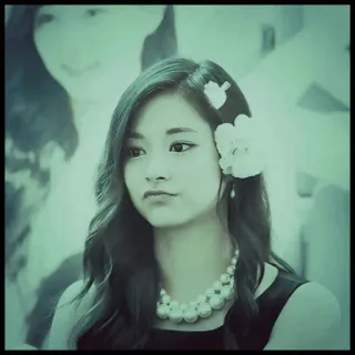 🍀 3931179a wanita, potret, kalung mutiara, bunga, kecantikan, mode telegram sticker