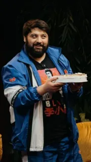 😏 d0a25e33 8 Li man, cake, portrait, person, birthday, indoors telegram sticker