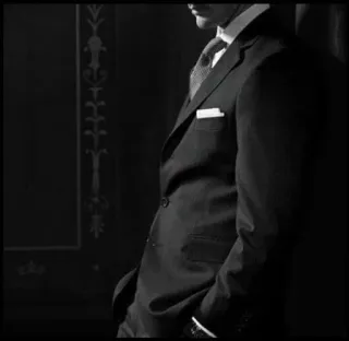 🖤 73ec1129 Mann im Anzug, formelle Kleidung, Schwarzweiß, Porträt, elegant, klassisch telegram sticker