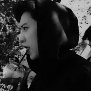 🖤 a7e84a47 Person, Kapuzenpulli, Trinken, Getränk, Kaffee, Porträt, Mann, Strohhalm telegram sticker