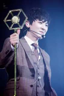 🌌 8d005ff9 男性, スーツ, マイク, コンサート, ショー, 歌手 telegram sticker