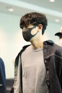 ☁️ 8e000db0 男性, マスク, ポートレート, 人, カジュアル, 屋内, 服装 telegram sticker