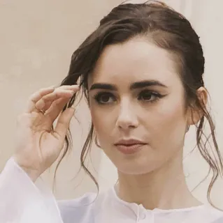 💞 ab50600f Frau, Porträt, Gesicht, Frisur, Make-up, Brünette telegram sticker