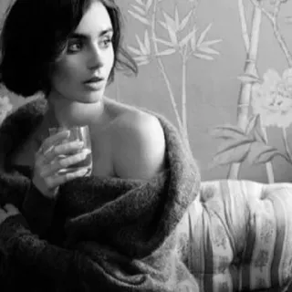 💞 edf6098b Frau, Getränk, Pullover, Entspannung, Innenbereich telegram sticker