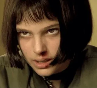 🎗 26b66445 Mathilda Léon: The Professional 玛蒂尔达, 这个杀手不太冷, 电影, 影片, 娜塔莉·波特曼, 角色, 暴力, 血 whatsapp sticker