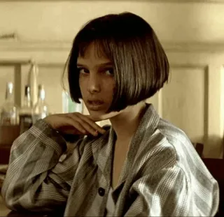 🎗 2b7bdcd7 Mathilda Léon: The Professional 电影人物, 女孩, 波波头, 电影, 经典 whatsapp sticker