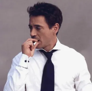 😏 0c00d61e ritratto, uomo, camicia bianca, cravatta, Robert Downey Jr., attore telegram sticker