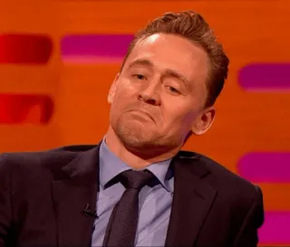 🙂 6d8e6d33 Tom Hiddleston attore, celebrità, uomo, completo, televisione telegram sticker