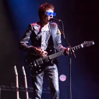 😎 7aa844e2 nhạc sĩ, guitar, ca sĩ, âm nhạc, người chơi guitar, biểu diễn telegram sticker