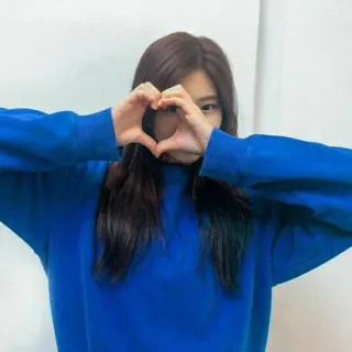 🤍 3565c39e 心, 爱, 蓝色, 毛衣, 女孩, 女人, 可爱 telegram sticker