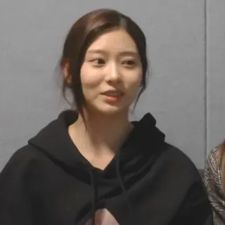 😑 6413fa21 女人, 亚洲人, 肖像, 女孩, 微笑 telegram sticker