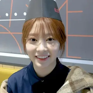 😄 aa1a8139 LOVE 女人, 微笑, 帽子, 肖像, 休闲 telegram sticker