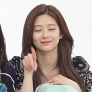 😑 d53b6e39 女人, 女孩, 肖像, 闭眼, 微笑 telegram sticker