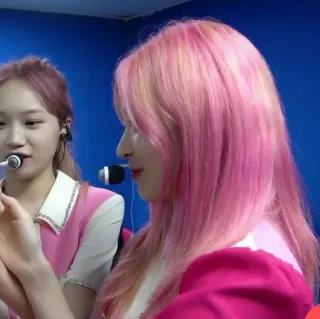 ❌ eebf681f 女性, 粉色头发, K-pop, 偶像, 亚洲人, 肖像 telegram sticker