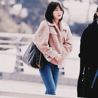 🧷 6000b290 Frau, Mode, Casual, Portrait, Stil, Jacke, Jeans telegram sticker