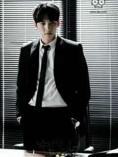 🕊 f0ffb315 Suspicious Partner 수상한 파트너 homme, costume, cravate, bureau, coréen, acteur telegram sticker