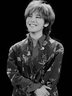 🍾 182557a8 Captain-G pessoa, sorriso, jaqueta, floral, preto e branco whatsapp sticker