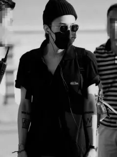 🍾 3aaab1c2 homem, preto e branco, moda, óculos de sol, máscara whatsapp sticker