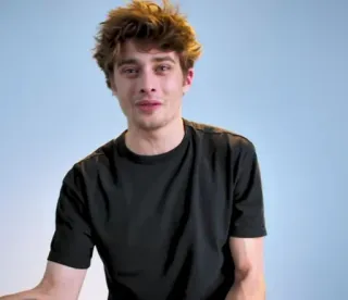 🍷 5418853c người, đàn ông, chân dung, nam, tóc nâu sẫm telegram sticker