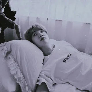 🍂 779bd141 SUNSET pôr do sol, camiseta, deitado, pessoa, travesseiro telegram sticker