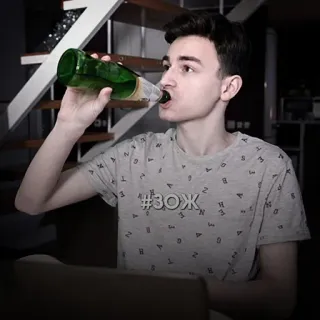 😊 fc224163 #ЗОЖ Picie, Alkohol, Mężczyzna, Nastolatek, Wewnątrz whatsapp sticker