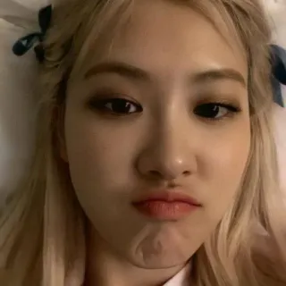 🙁 4c90097e женщина, селфи, портрет, блондинка, макияж, человек, лицо whatsapp sticker