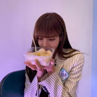 😋 5350176b Lisa LISA женщина, еда, портрет, человек, знаменитость whatsapp sticker