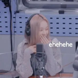 ☕ 77d95345 ehehehe wanita, headphone, mikrofon, tertawa, korea, imut telegram sticker