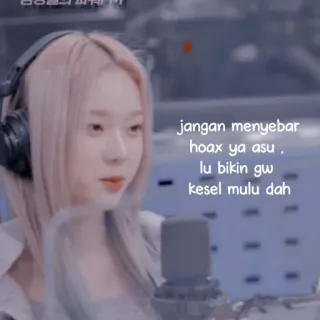 ☕ b86942be Jangan menyebar hoax ya asu , lu bikin gw kesel mulu dah wanita, headphone, studio, mikrofon, penyanyi telegram sticker