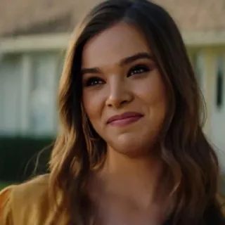 😄 962e5f5e Hailee Steinfeld Schauspielerin, Promi, Porträt, Frau, lächelnd telegram sticker