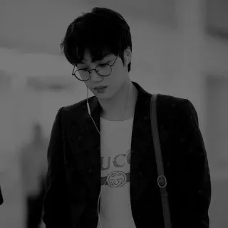 🗼 a7cdd24b ผู้ชาย, แว่นตา, สูท, แฟชั่น, ภาพเหมือน, gucci telegram sticker