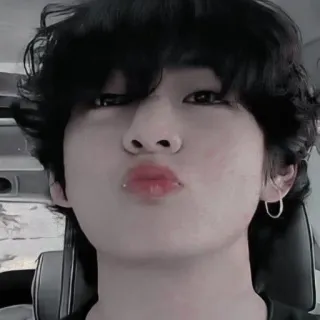 🍒 876f17c4 V kpop, idol, süß, asiatisch, sänger whatsapp sticker