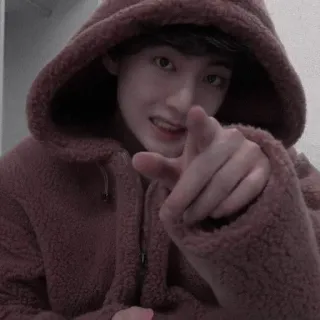 🍒 a43fe75b person, hoodie, zeigen, drinnen, porträt, mode, stil whatsapp sticker