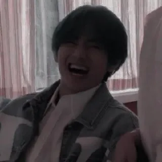 🍒 f42f4f67 person, lachend, männlich, glücklich, drinnen, jeansjacke whatsapp sticker