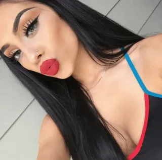 😘 8614ad65 wanita, makeup, potret, kecantikan, mode, lipstik telegram sticker