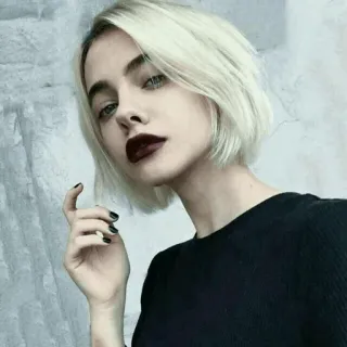 😕 ec8842dd wanita, potret, pirang, rambut pendek, makeup, kecantikan telegram sticker