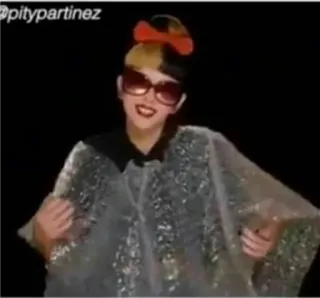 🕶 bfd8db8c Melanie Martinez melanie martinez, cantora, cry baby, celebridade, pop star, laço, óculos de sol telegram sticker