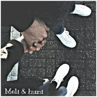 ☠ 36e5d866 Meli & huni pareja, amor, romance, tomados de la mano, zapatos, calle whatsapp sticker