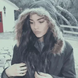 🍭 21fb41fe vrouw, portret, capuchon, winter, jas telegram sticker