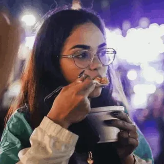 🍭 7c3a72d2 eten, vrouw, eten, portret, persoon, vrouw, bril telegram sticker