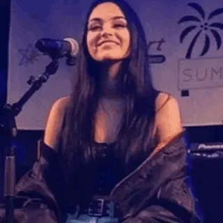 🍭 94661f9a zangeres, vrouw, microfoon, optreden, muziek, artiest, concert telegram sticker