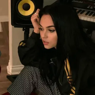 🍭 df4b4a36 vrouw, portret, muziek, keyboard, model, persoon telegram sticker