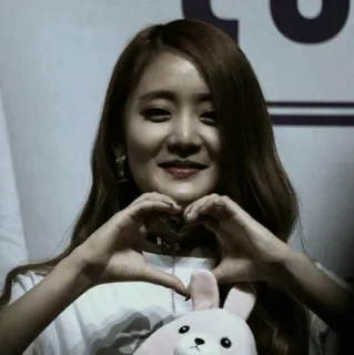 ⛲️ ba99cc29 femme, fille, mains coeur, mignon, portrait, souriant, asiatique telegram sticker