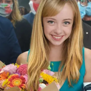 👩 b7d5fe11 retrato, menina, criança, flores, loira, sorriso whatsapp sticker